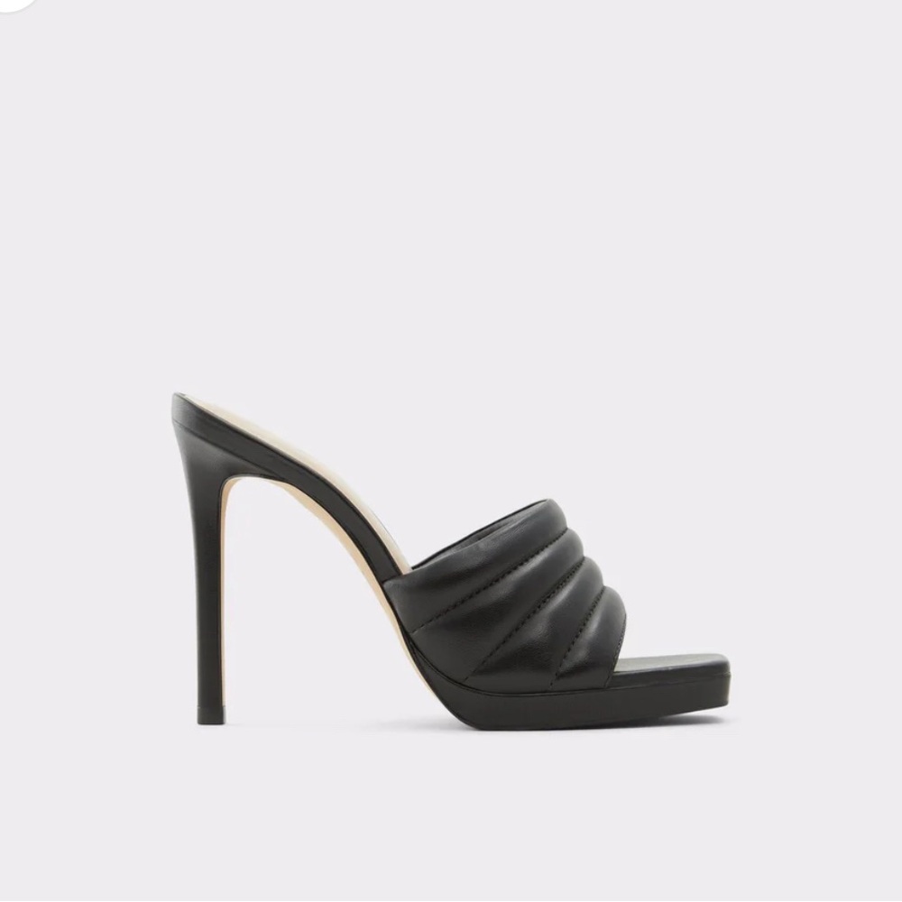 Ladies Stiletto Heels

Details

Colour: Black
Heel Height: 4.25 In (10.80 Cm)